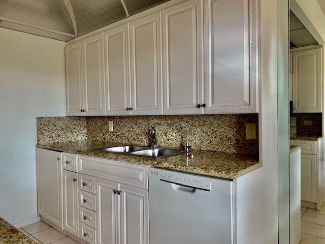 4080 Guildford East Boca Raton, FL 33434 - Photo 4 of 24 Kitchen