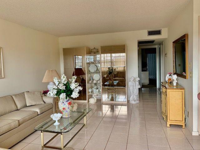 4080 Guildford East Boca Raton, FL 33434 - Photo 6 of 24 Living Room