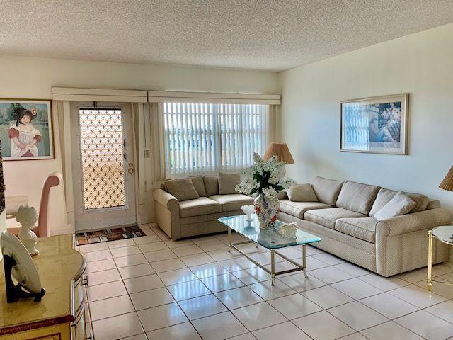 4080 Guildford East Boca Raton, FL 33434 - Photo 7 of 24 Living Room