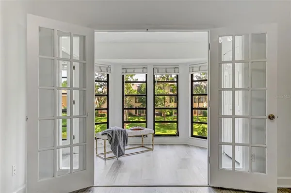 a view of an entryway with a livingroom