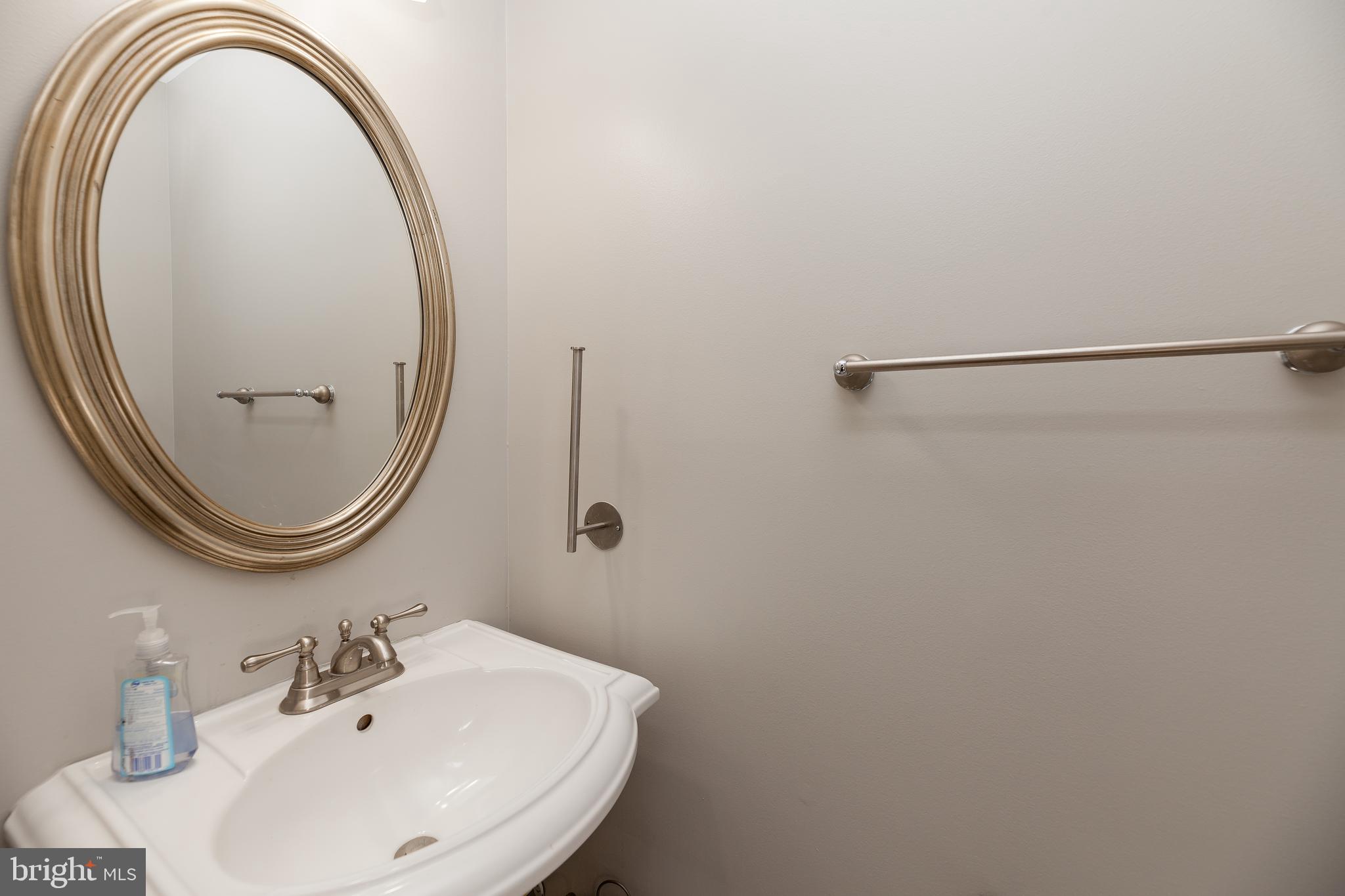 7941 Forest Path Way Springfield, VA 22153 - Photo 12 of 39 Gallery Image 12