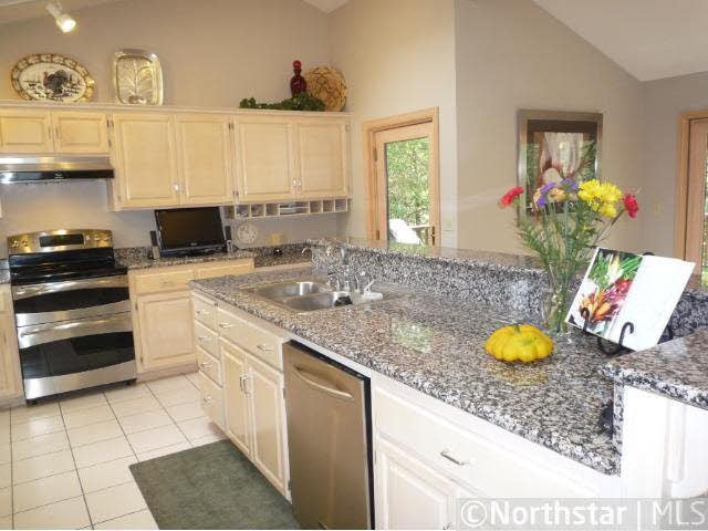 333 North Cove Road Hudson, WI 54016 - Photo 6 of 10 Gallery Image 6