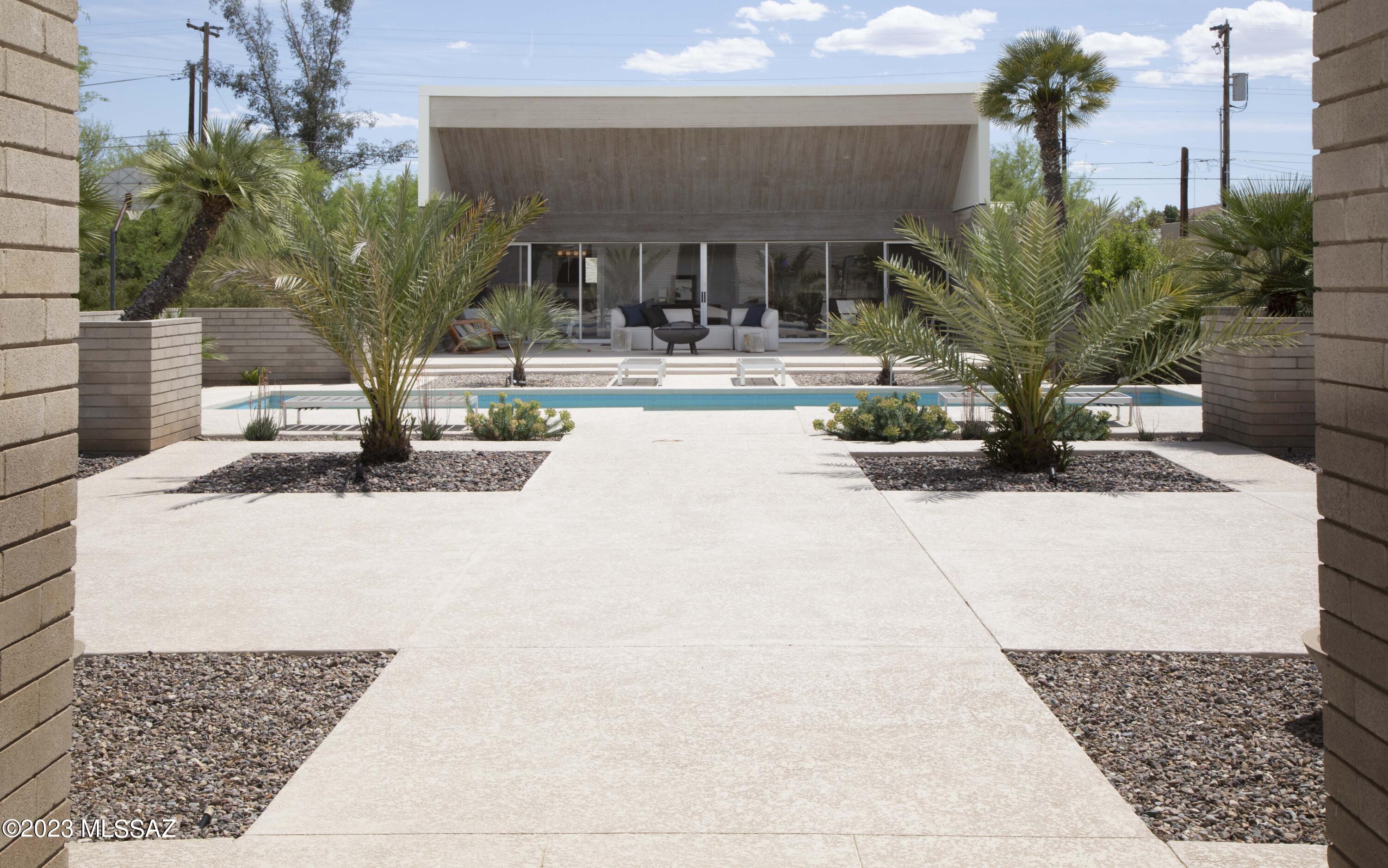 2240 East Lind Road Tucson, AZ 85719 - Photo 2 of 44 Gallery Image 2