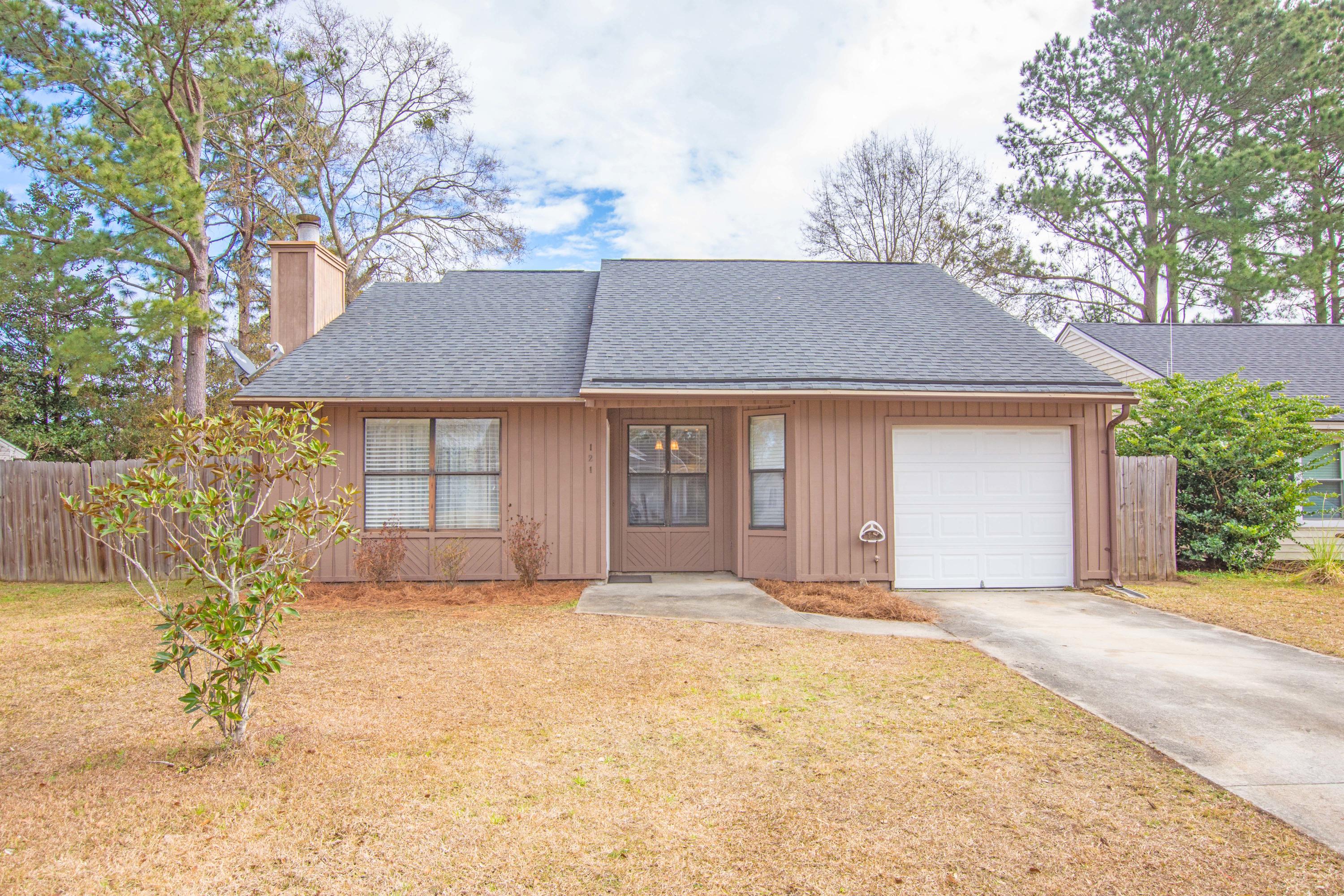 121 Lancashire Road Summerville, SC 29486 - Photo 1 of 28 0-12