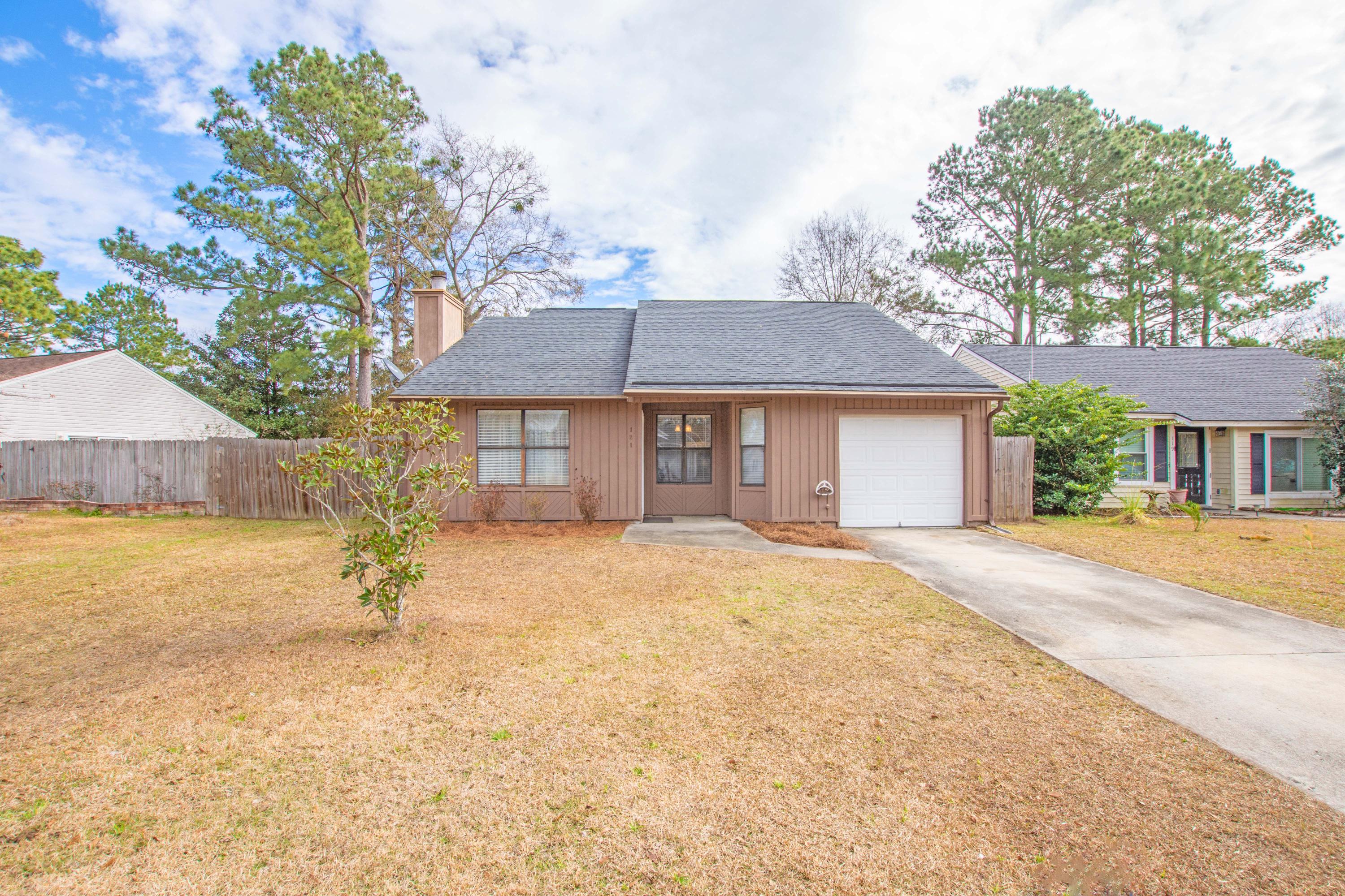 121 Lancashire Road Summerville, SC 29486 - Photo 2 of 28 0-11