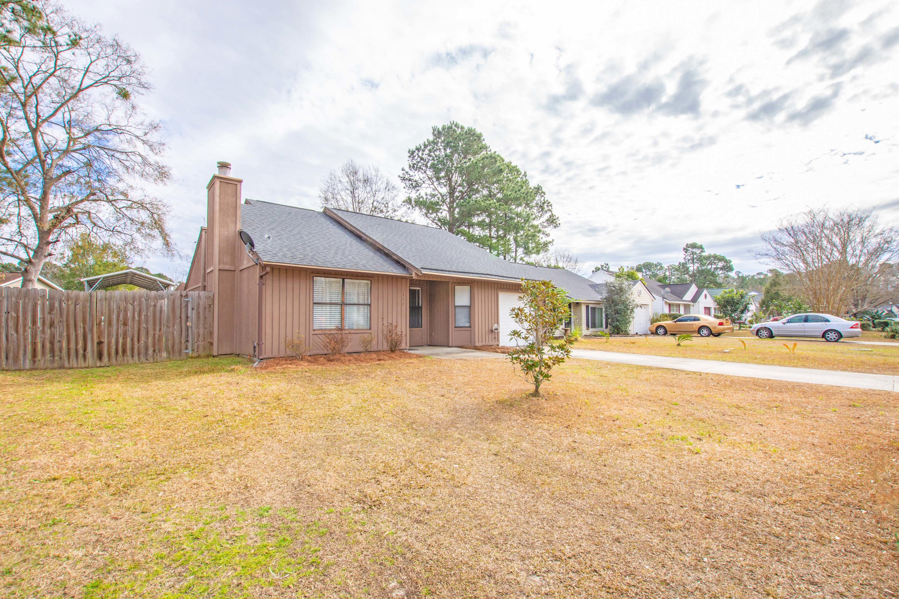 121 Lancashire Road Summerville, SC 29486 - Photo 4 of 28 0-10