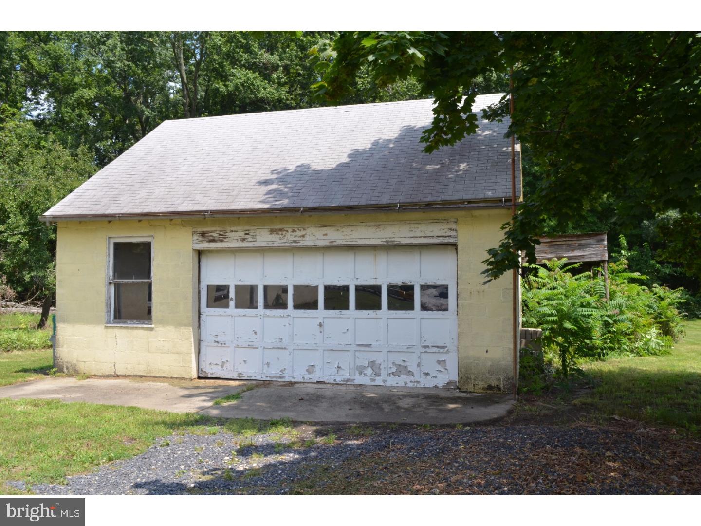 339 Harding Highway Carneys Point, NJ 08069 - Photo 15 of 22 Garage