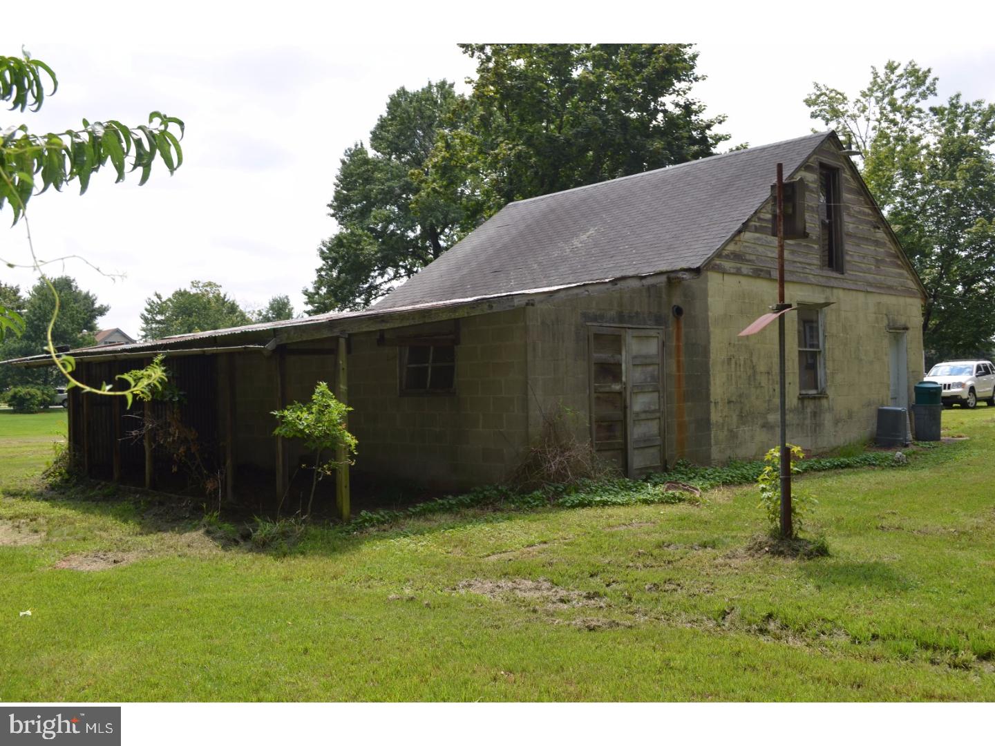 339 Harding Highway Carneys Point, NJ 08069 - Photo 16 of 22 Garage