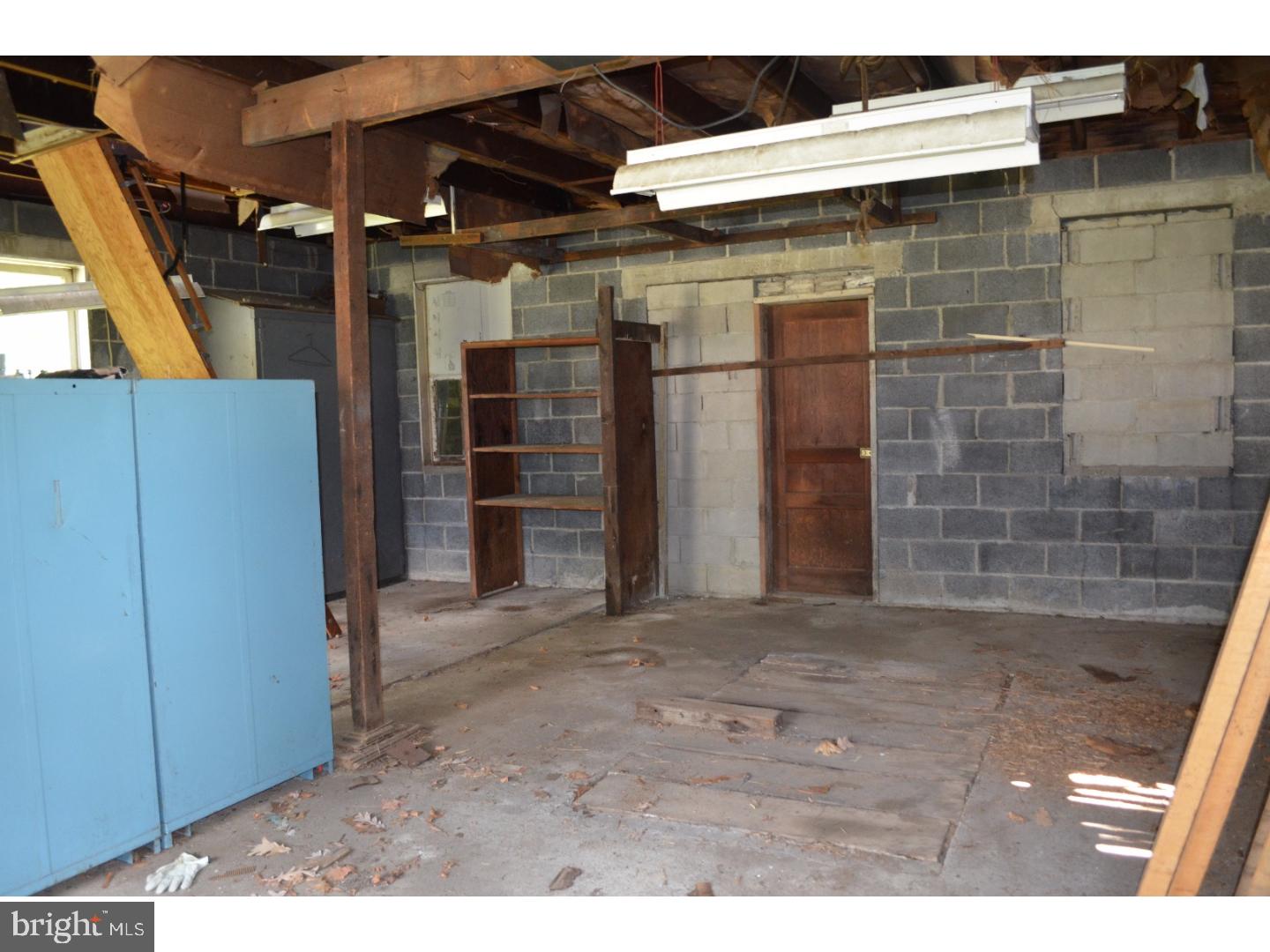 339 Harding Highway Carneys Point, NJ 08069 - Photo 17 of 22 Garage
