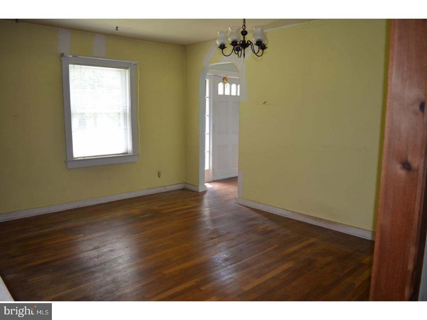 339 Harding Highway Carneys Point, NJ 08069 - Photo 4 of 22 Dining Room
