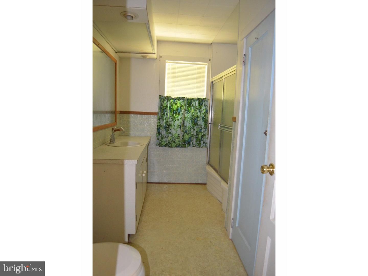 339 Harding Highway Carneys Point, NJ 08069 - Photo 7 of 22 Bathroom