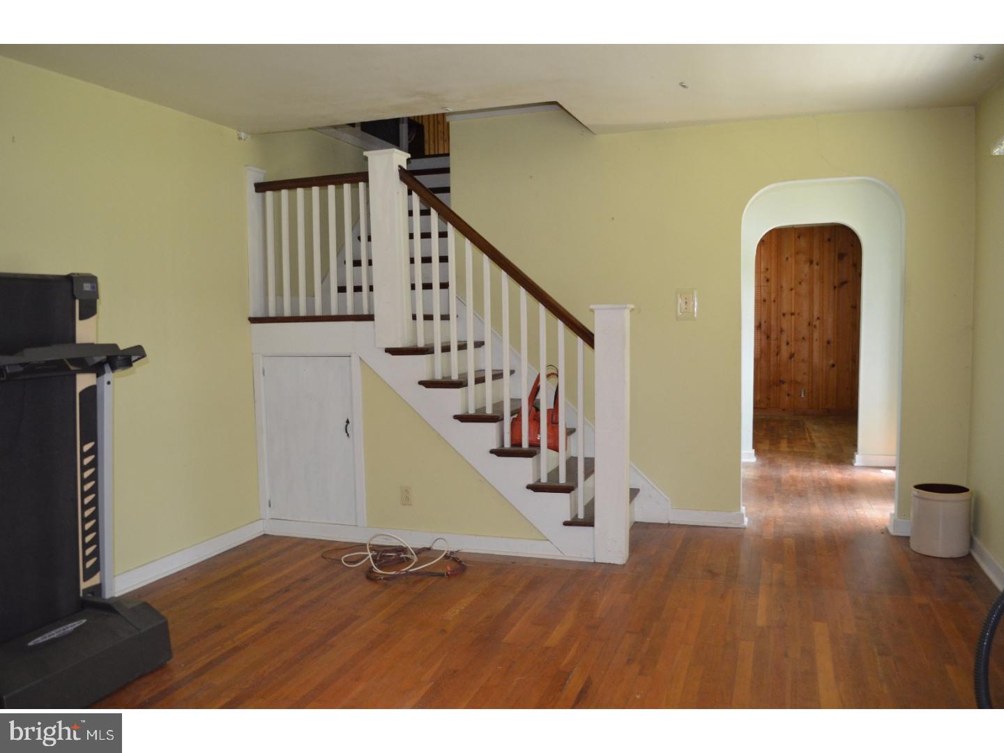 339 Harding Highway Carneys Point, NJ 08069 - Photo 9 of 22 Living Room