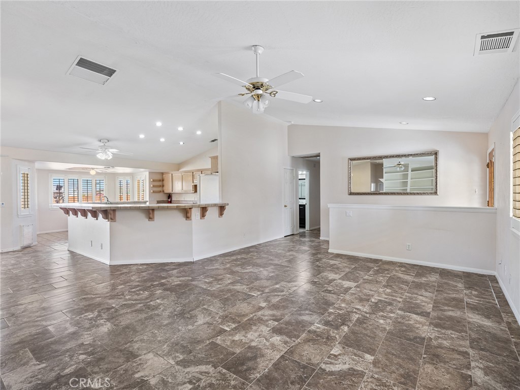 16992 Joshua Road Apple Valley, CA 92307 - Photo 4 of 57