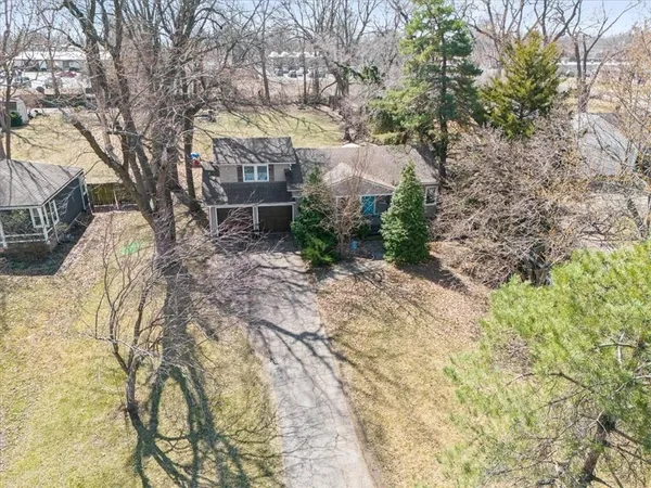 $550,000 | 6901 West 82nd Street, Overland Park, KS 66204