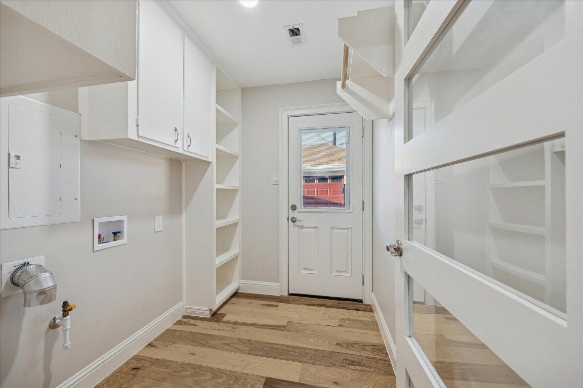 10422 Raritan Drive Houston, TX 77043 - Photo 21 of 31 a view of an empty room