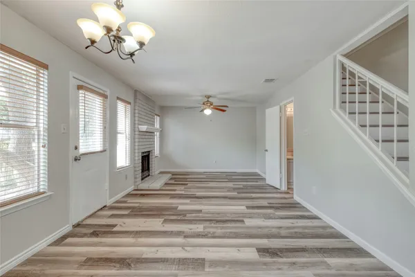 a view of entryway with stair