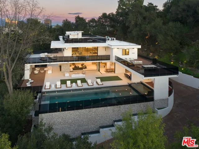 a view of a house with outdoor space