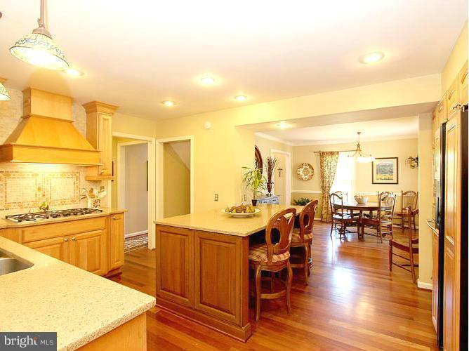 8 Midsummer Court Gaithersburg, MD 20878 - Photo 7 of 30 a room with lots of table and chairs