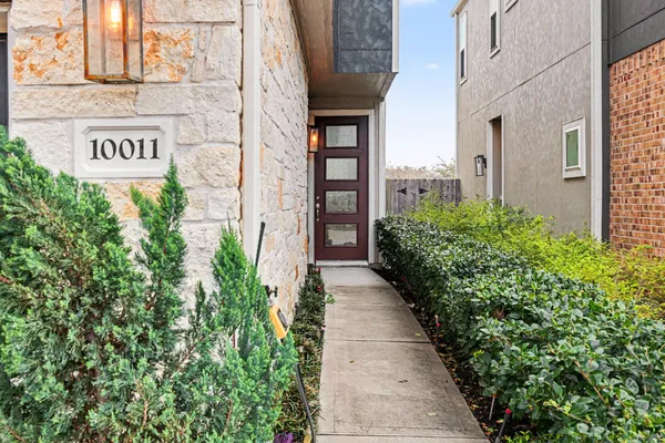 $2,800 | 10011 Brickhouse Drive, Houston, TX 77080