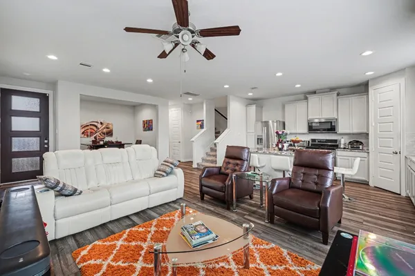 $2,800 | 10011 Brickhouse Drive, Houston, TX 77080