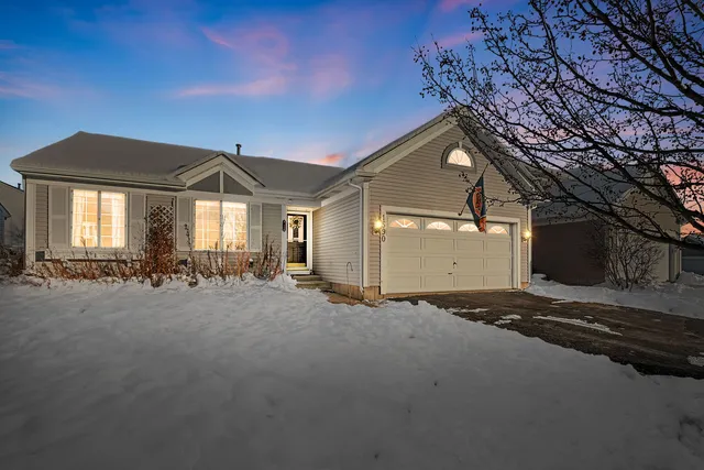 $350,000 | 1590 Fairport Drive, Grayslake, IL 60030