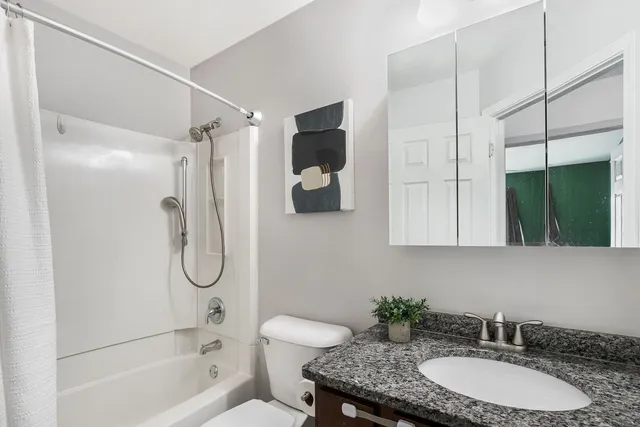 $350,000 | 1590 Fairport Drive, Grayslake, IL 60030