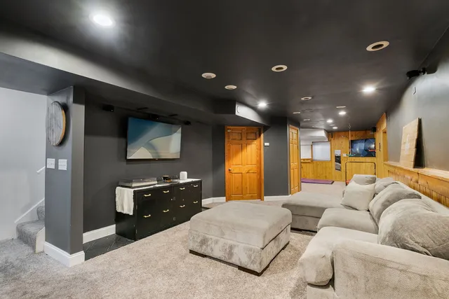 $350,000 | 1590 Fairport Drive, Grayslake, IL 60030