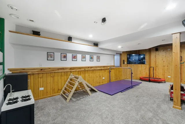 $350,000 | 1590 Fairport Drive, Grayslake, IL 60030