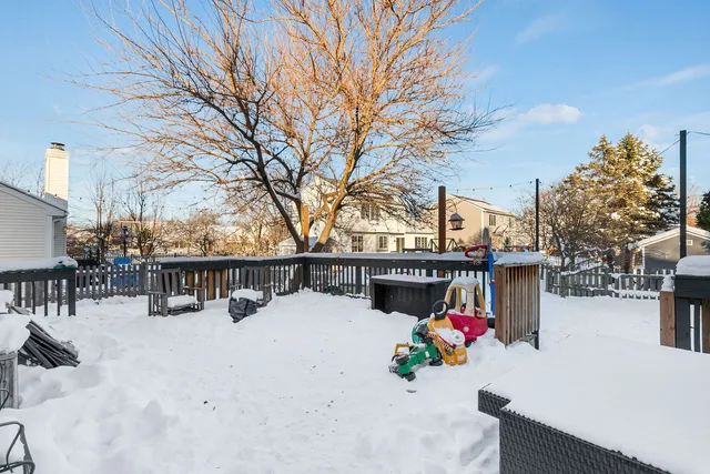 $350,000 | 1590 Fairport Drive, Grayslake, IL 60030