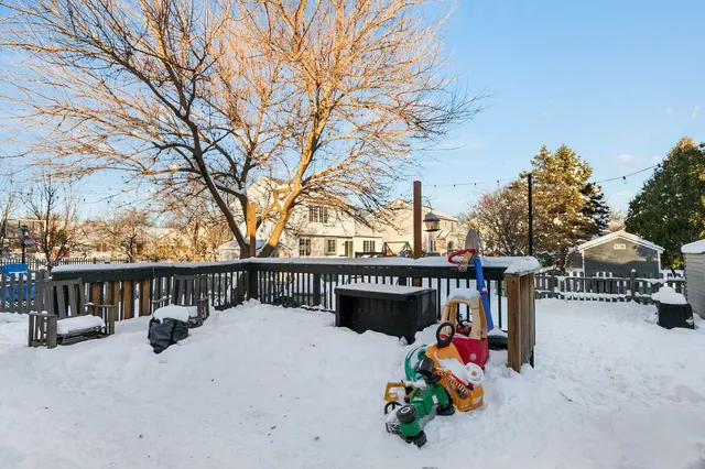 $350,000 | 1590 Fairport Drive, Grayslake, IL 60030