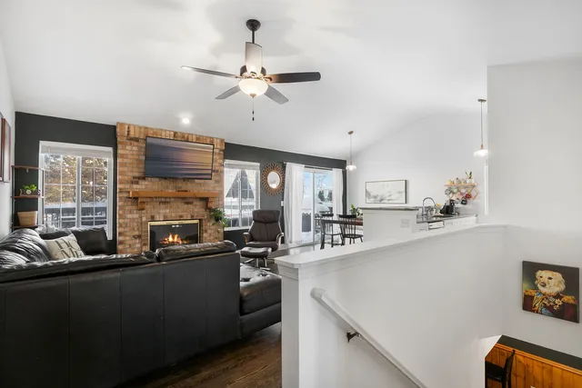 $350,000 | 1590 Fairport Drive, Grayslake, IL 60030