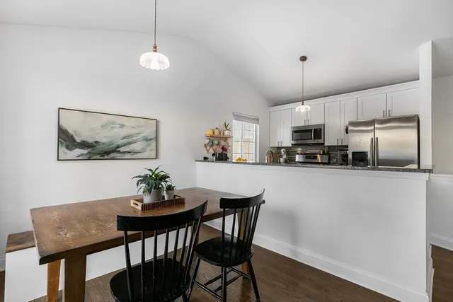 $350,000 | 1590 Fairport Drive, Grayslake, IL 60030