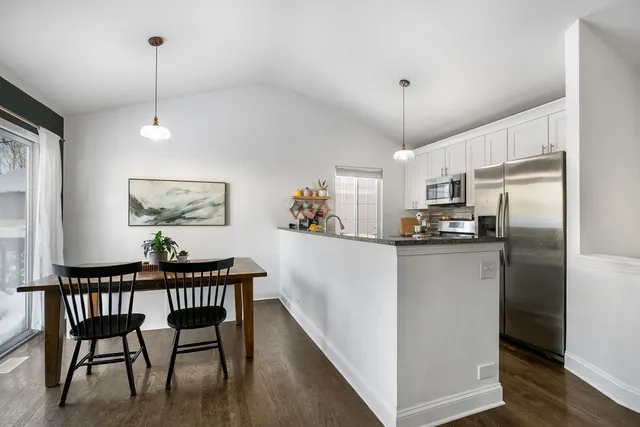 $350,000 | 1590 Fairport Drive, Grayslake, IL 60030