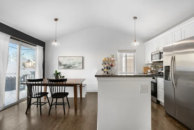 $350,000 | 1590 Fairport Drive, Grayslake, IL 60030