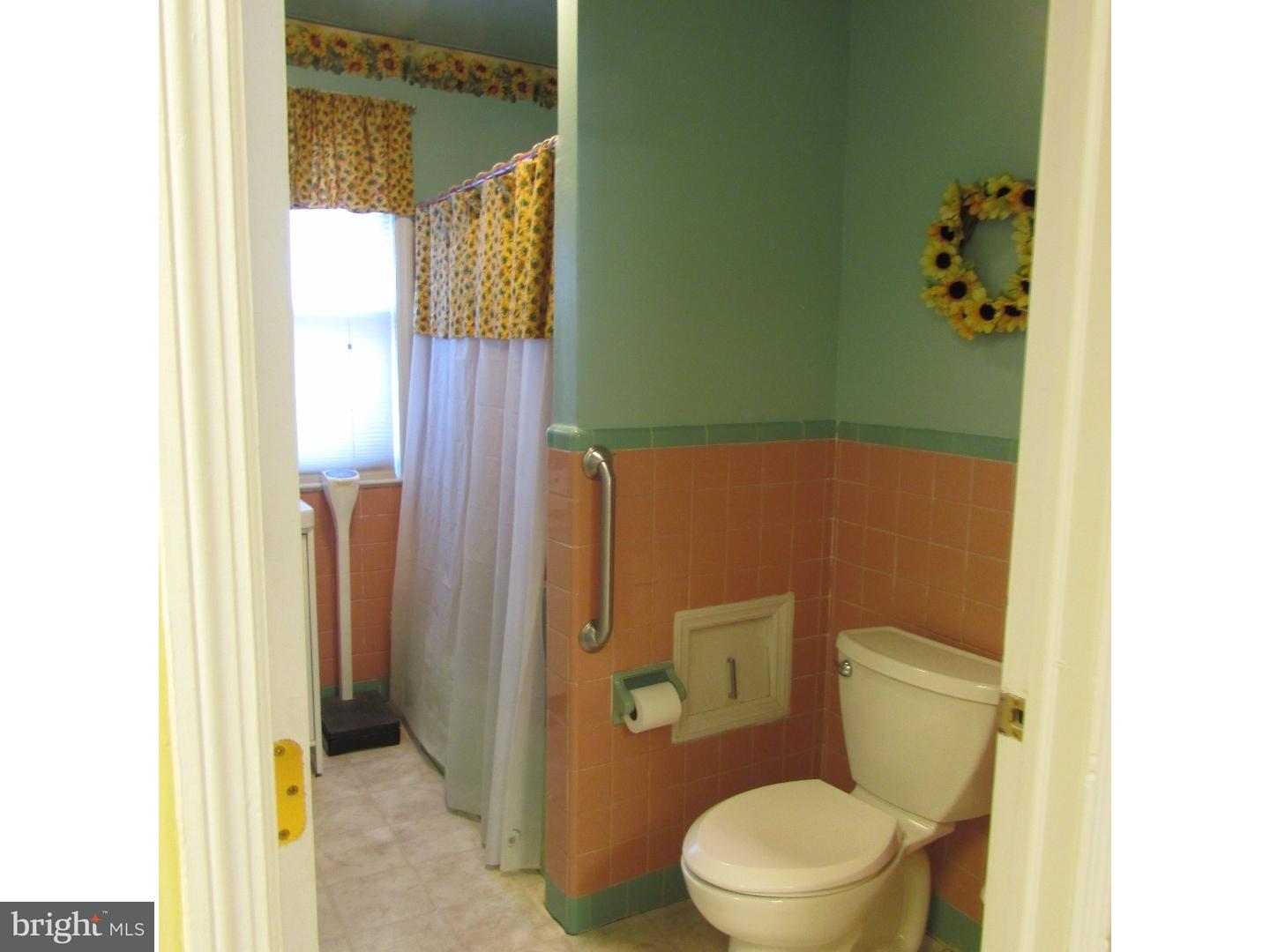 2768 Willits Road Philadelphia, PA 19136 - Photo 13 of 21 Bathroom