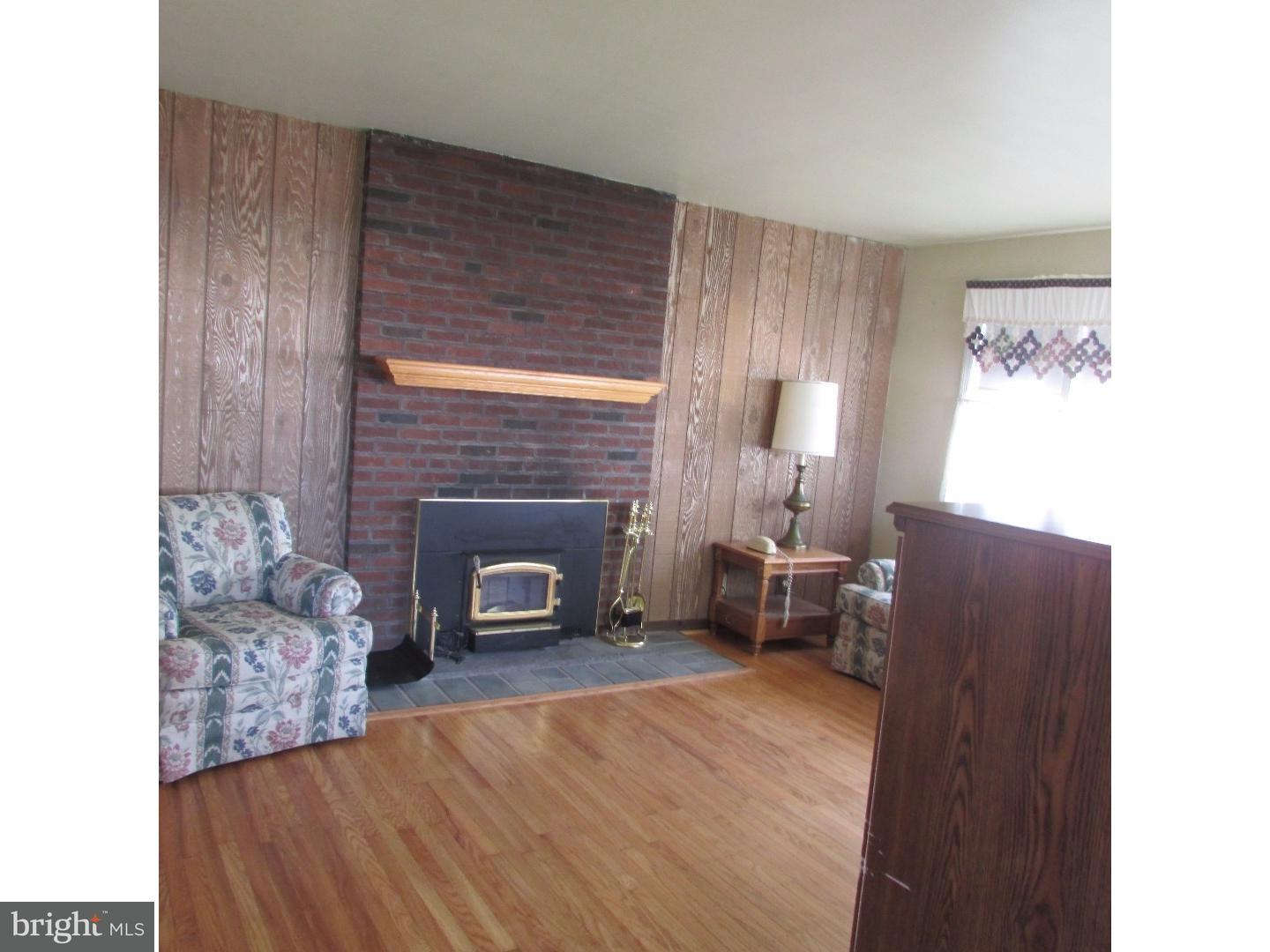 2768 Willits Road Philadelphia, PA 19136 - Photo 5 of 21 Fireplace