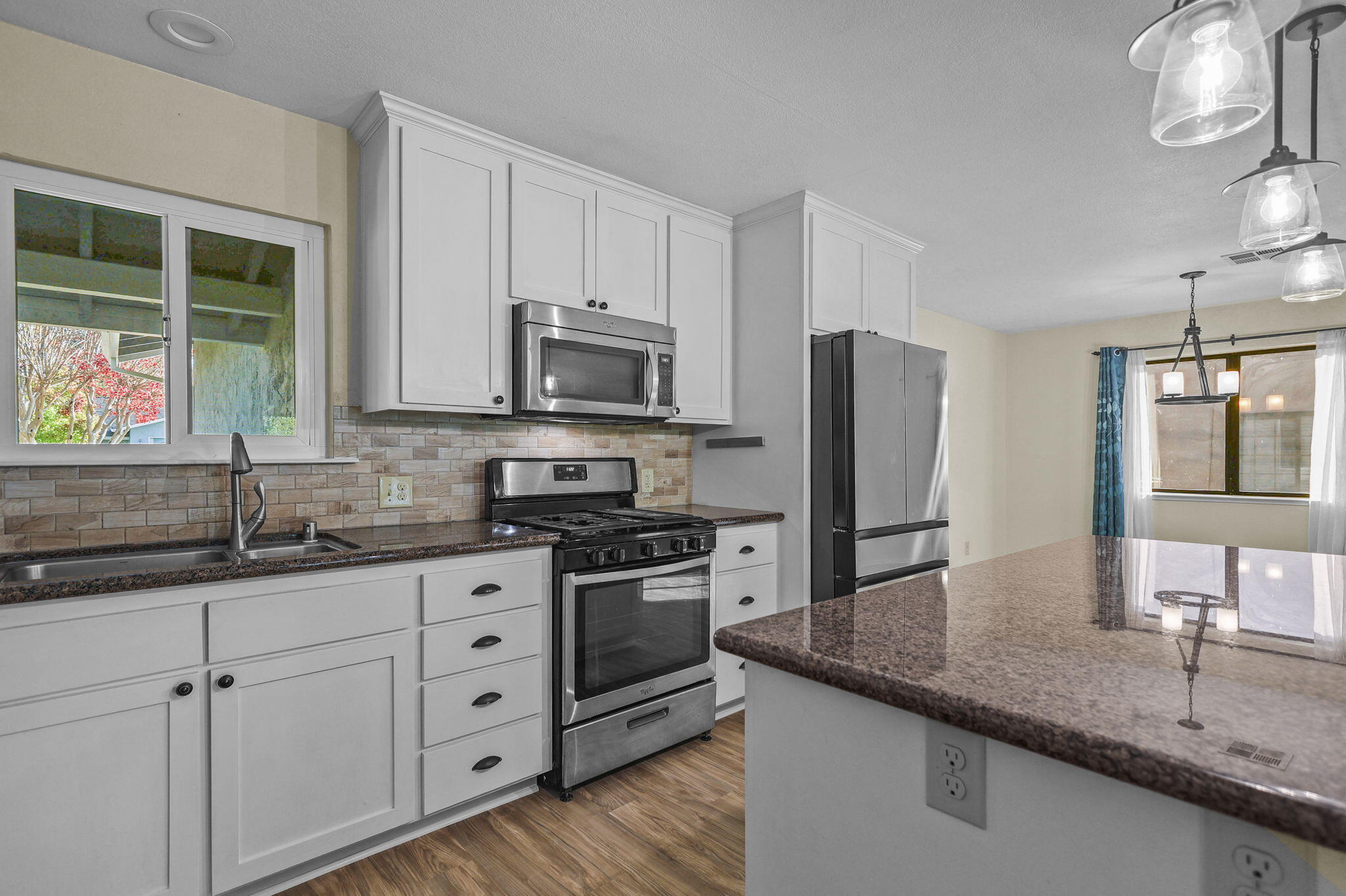 4218 Jane Street Redding, CA 96002 - Photo 11 of 50 25-web-or-mls-LZ0A0170 (1)