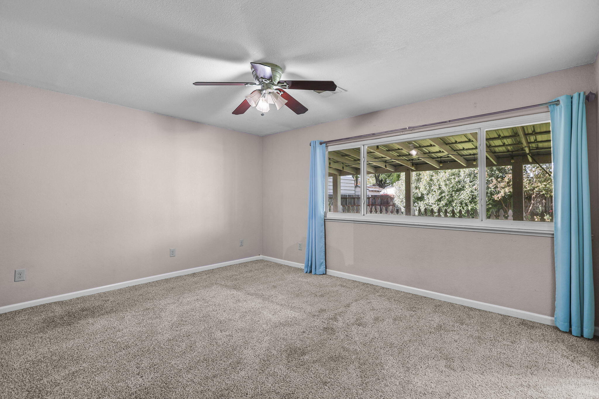 4218 Jane Street Redding, CA 96002 - Photo 13 of 50 an empty room with a window