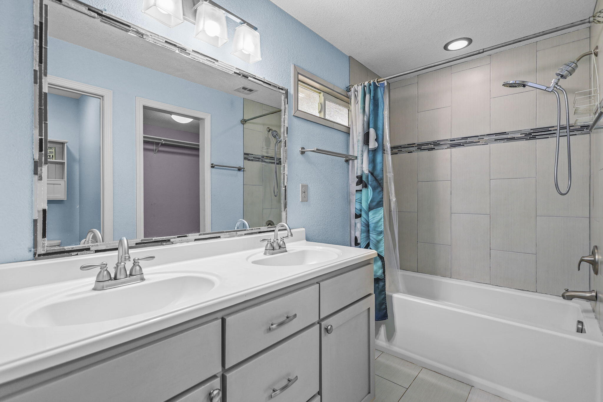 4218 Jane Street Redding, CA 96002 - Photo 15 of 50 Bathroom 1