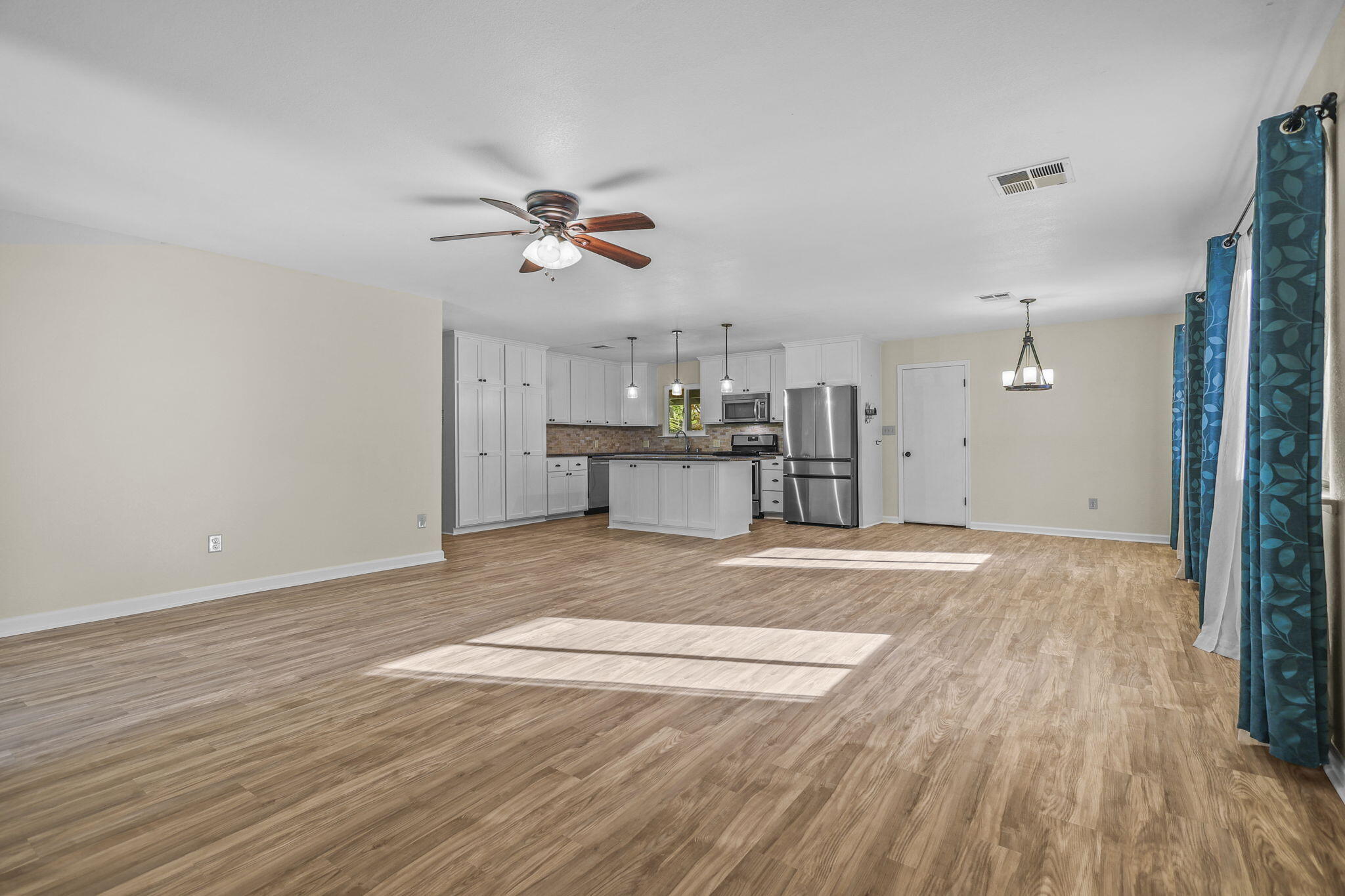 4218 Jane Street Redding, CA 96002 - Photo 8 of 50 22-web-or-mls-LZ0A0140 (1)