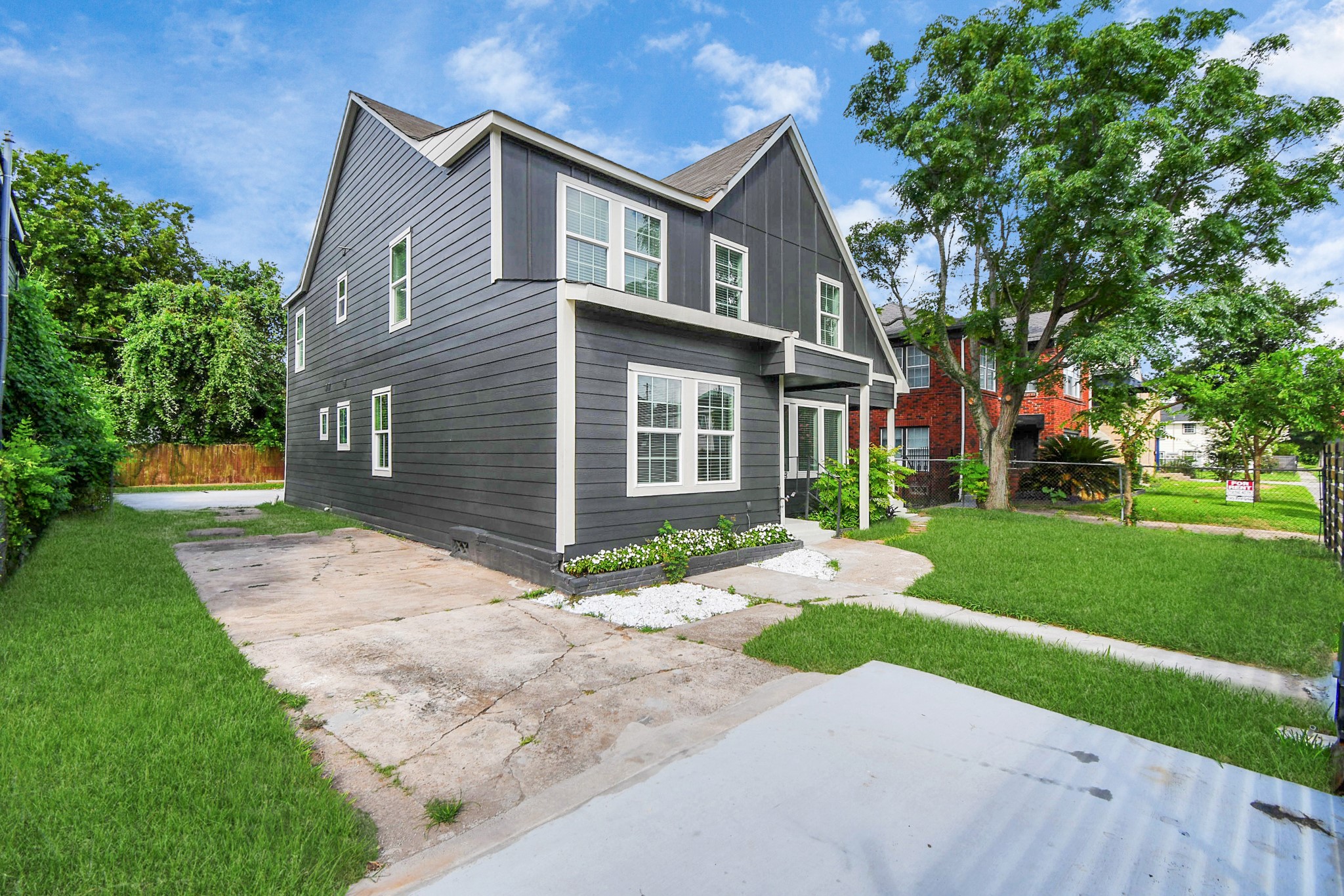 2812 Truxillo Street, Unit B Houston, TX 77004 - Photo 7 of 32 a front view of a house with a yard and garden