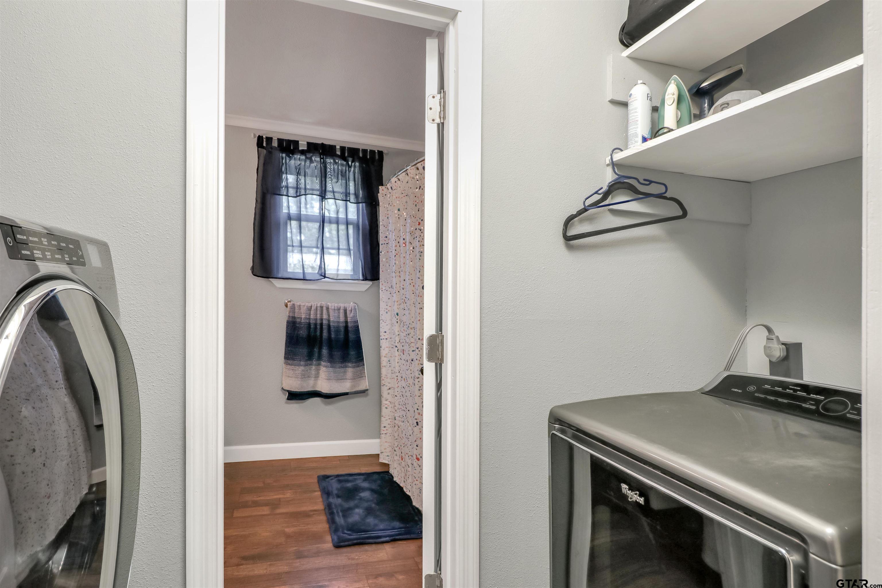 140 County Road 1541 Rusk, TX 75785 - Photo 11 of 21 a view of a livingroom with furniture and window