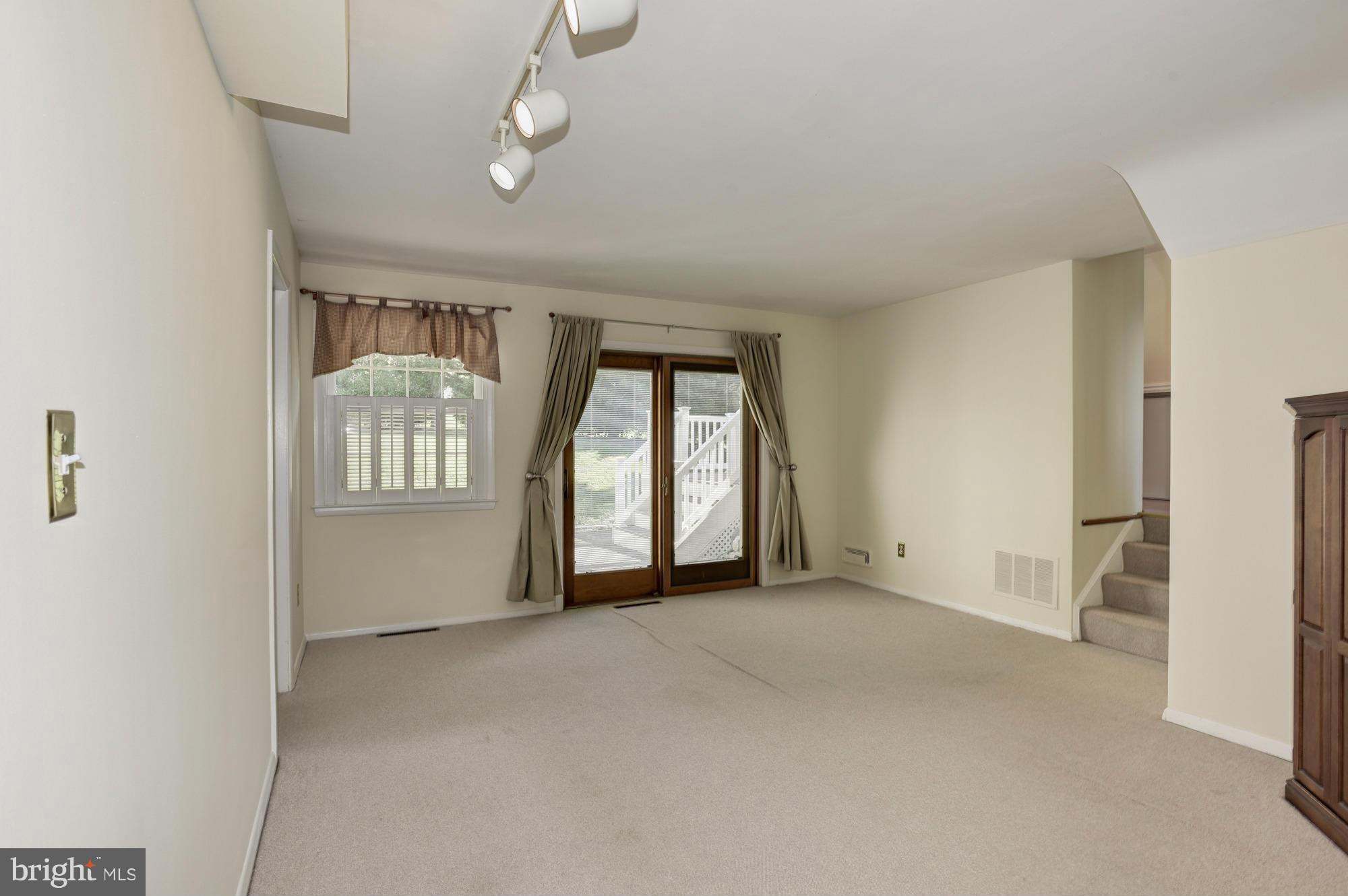 902 Breezewick Road Baltimore, MD 21286 - Photo 22 of 30 Family Room with sliders to patio
