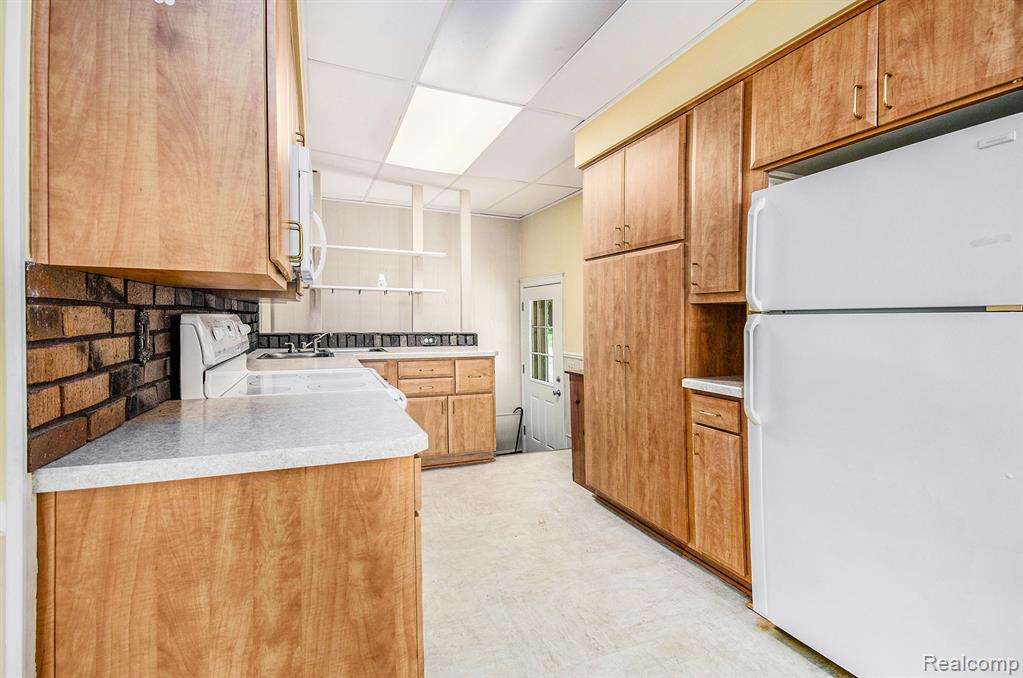 2058 South Long Lake Road Fenton, MI 48430 - Photo 8 of 26 Gallery Image 8