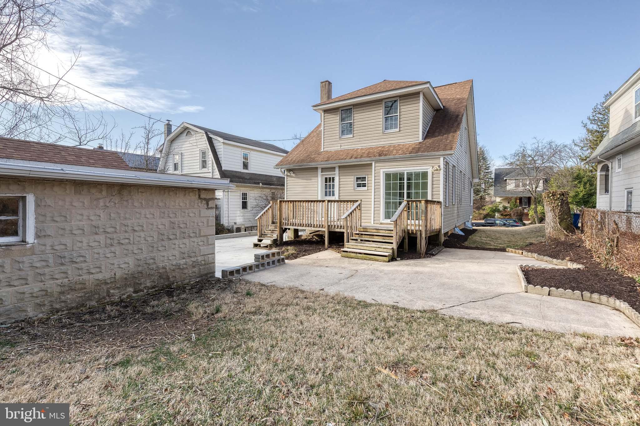 431 Westgate Road Baltimore, MD 21229 - Photo 32 of 36 a view of a house with a patio