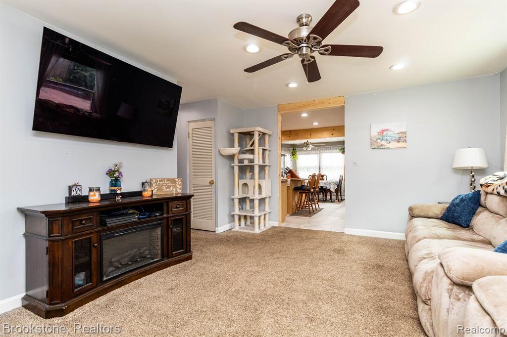 3263 Avon Manor Road Rochester Hills, MI 48307 - Photo 9 of 33
