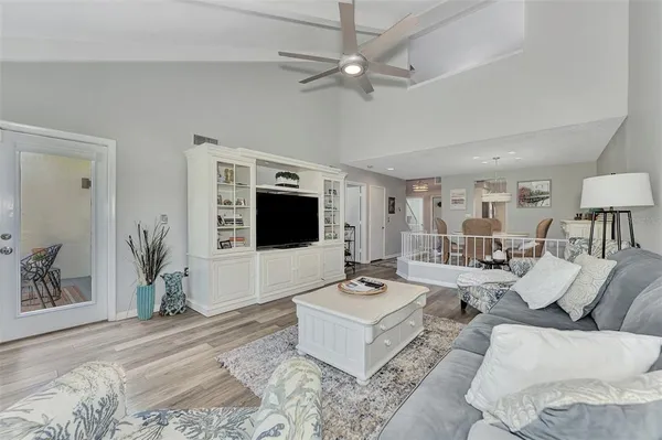 $2,800 | 3141 Heatherwood Lane, Sarasota, FL 34235