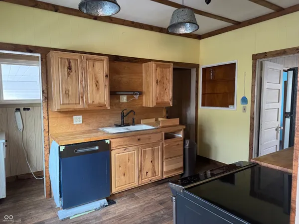 $90,000 | 1409 South 4th Street, Clinton, IN 47842