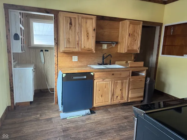$90,000 | 1409 South 4th Street, Clinton, IN 47842