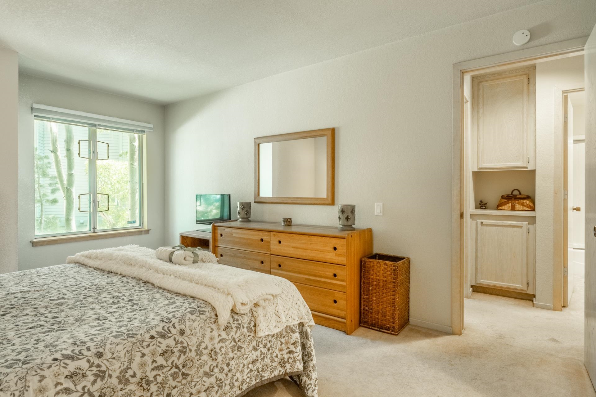 609 Golden Creek Road, Unit 609 Mammoth Lakes, CA 93546 - Photo 8 of 42 Window with white blinds, light beige walls, and light-toned carpet flooring